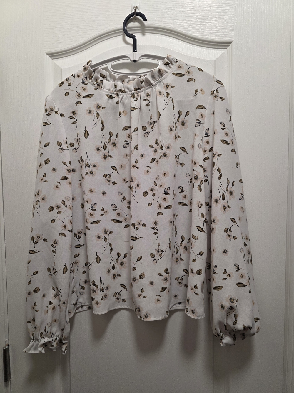 Women’s White Floral Ruffle Neck Blouse